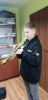 Orkiestrant gra na instrumencie